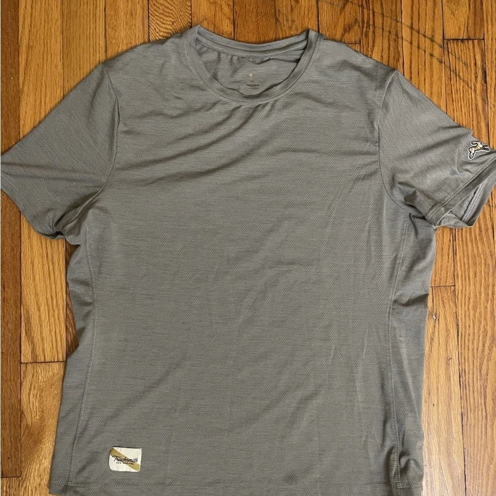 Tracksmith Women’s Gray Short Sleeve Mesh Running Tee, Large